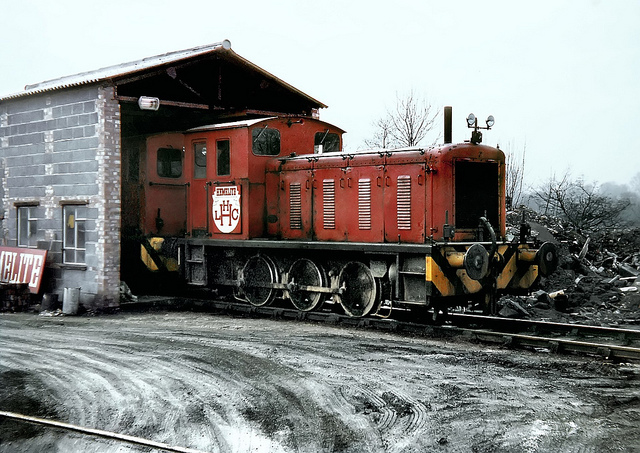 thumbnail image 2 of Dapol KitMaster OO Gauge Drewry Shunter 0-6-0 Model Railway Kit – Unassembled (C060) 2 of 6